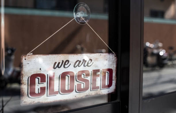 istock Closed sign in a shop window 1007122916
