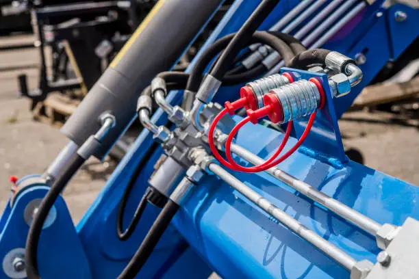 Quick hose connector on a high-pressure tractor