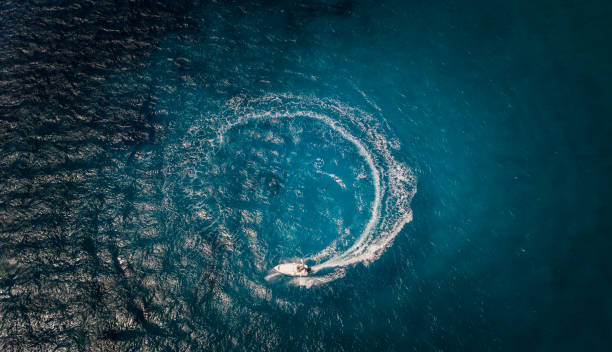 istock Aerial view of speed boat in circle motion 1007172466