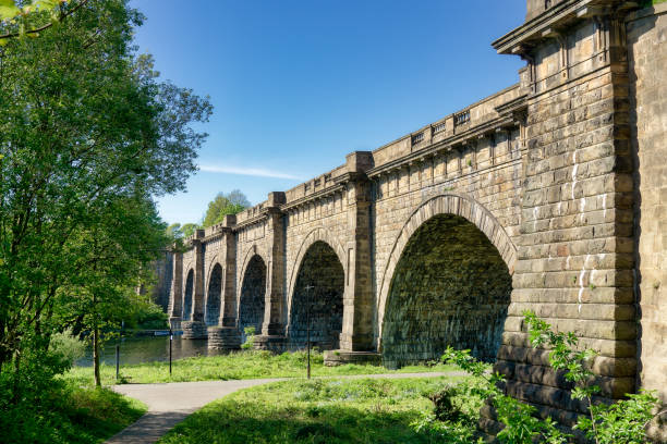 akwedukt lune, który prowadzi kanał lancaster nad rzeką o tej samej nazwie. - lancaster lancashire zdjęcia i obrazy z banku zdjęć