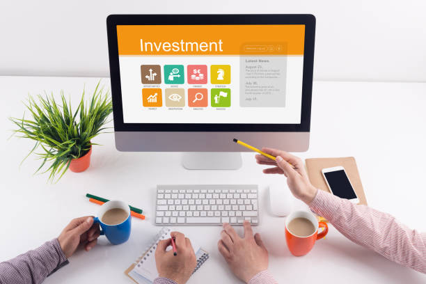 istock Investment screen on the workplace 1007227642