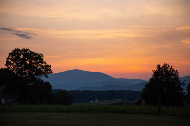 istock Sunset over the Blue Ridge Mountains 1007254712