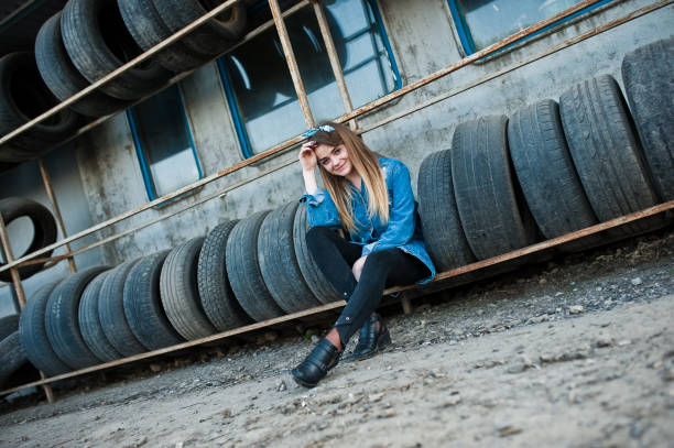 istock Young hipster girl 1007285464