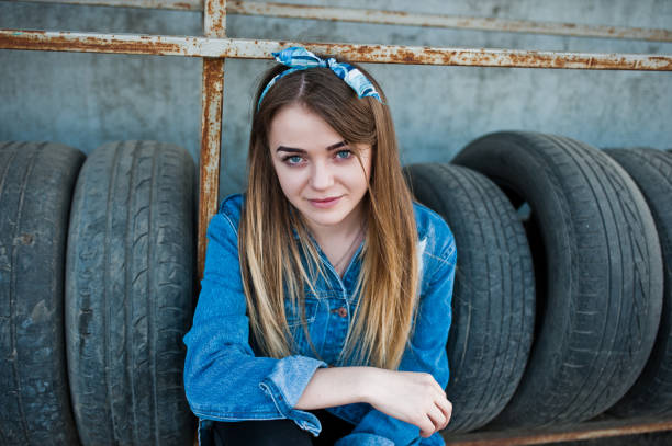 istock Young hipster girl 1007285476