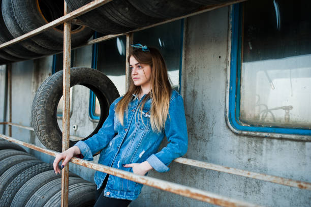 istock Young hipster girl 1007285570