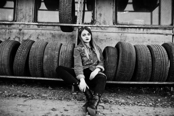 istock Young hipster girl 1007285714