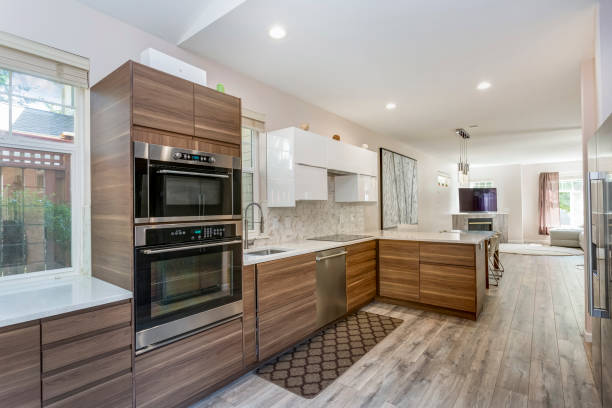 istock Contemporary kitchen design in a remodeled home. 1007285962