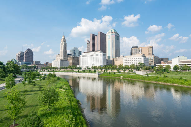 istock Columbus, Ohio City Night Skyline 1007295106