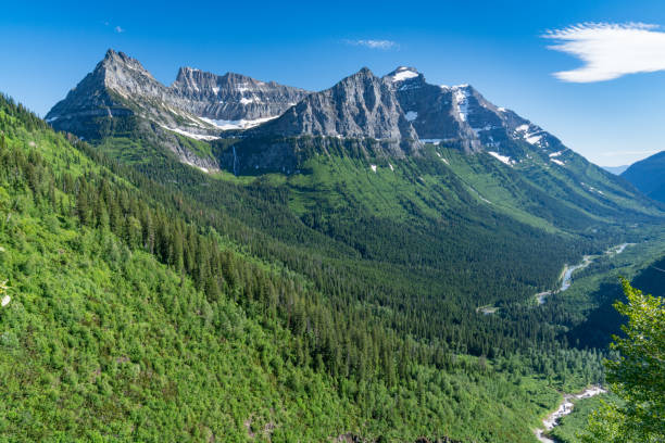 istock Going to the Sun Road, Glacier National Park 1007299692