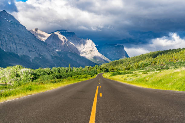 istock Going to the Sun Road, Glacier National Park 1007299776
