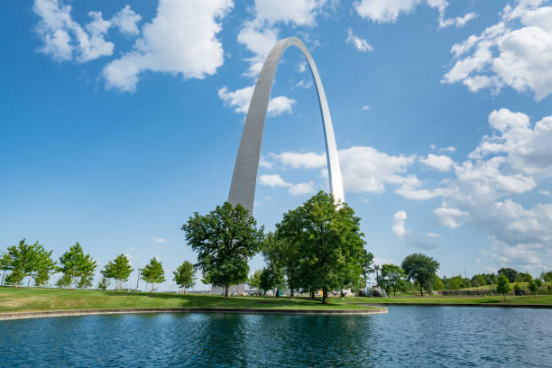 istock St Louis Gateway Arch along pond 1007305270