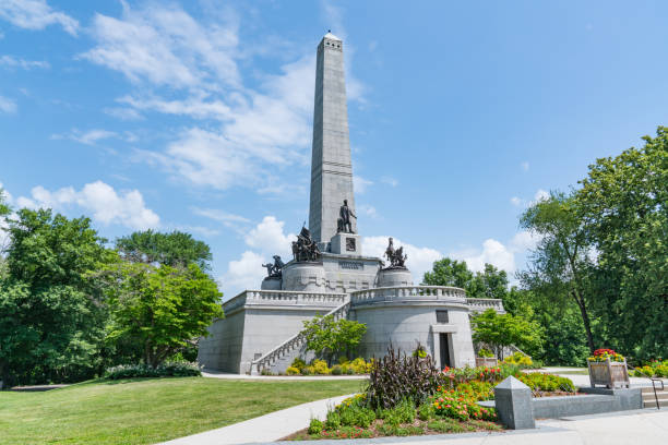 istock Tomb of Abraham Lincoln 1007305448