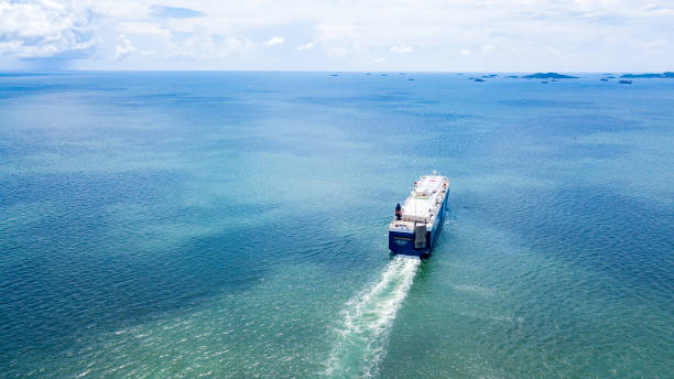 navio de carga, caminhão do recipiente no mar - versand - fotografias e filmes do acervo