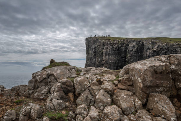 istock Lake Sorvagsvatn (Lake Leitisvatn) Cliffs with Photographers 1007318808