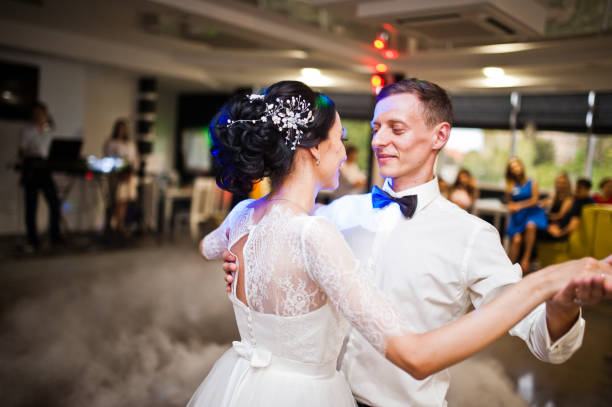 istock Romantic newly married couple performing their first dance in the restaurant. 1007342378