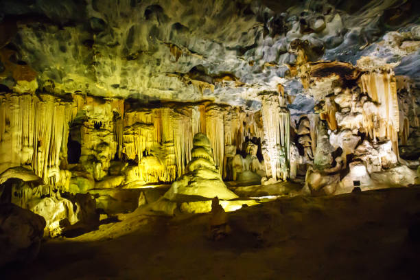 istock Stalactite Cave Cango Caves South Africa 1007344888