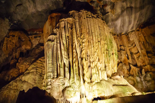 istock Stalactite Cave Cango Caves South Africa 1007354470