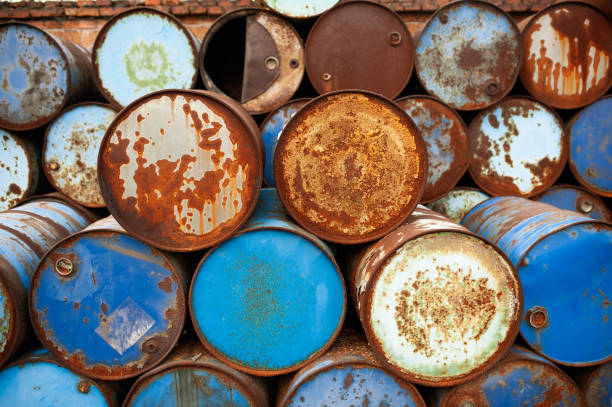 istock Steel oil rusted barrel tanks 1007360134
