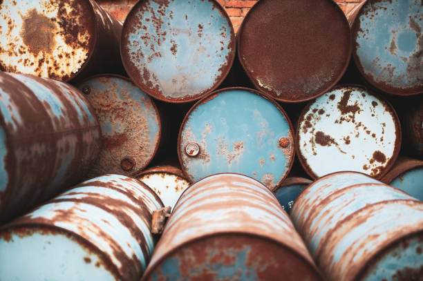 istock Steel oil rusted barrel tanks 1007360156