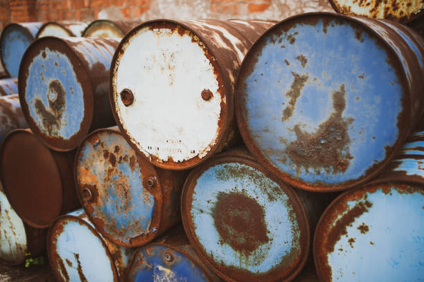 istock Steel oil rusted barrel tanks 1007360178
