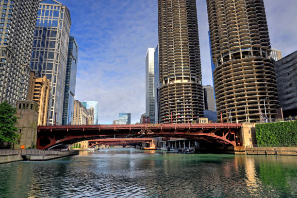 istock Chicago, Illinois and the Chicago River 1007367086