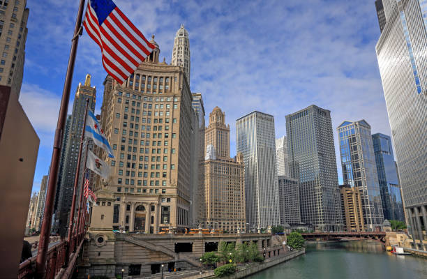 istock Chicago, Illinois and the Chicago River 1007367112