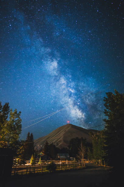 milchstraße über della berg (idaho) - sun valley idaho stock-fotos und bilder