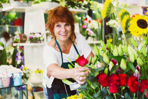 istock Florist in flower shop 1007451028