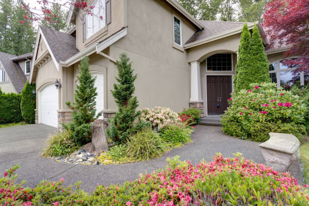 istock Entrance to a lovely house with well kept front yard. 1007493906