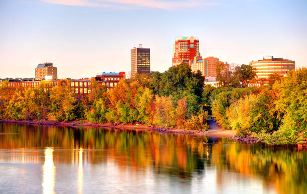 istock Autumn in Manchester, New Hampshire 1007582856
