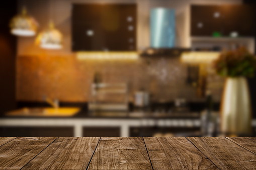 lujo moderno cocina negro tono oro con madera mesa espacio para mostrar o montaje de sus productos. photo