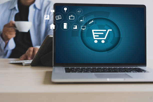 istock Business people use Technology E-commerce Internet Global Marketing Purchasing Plan and Bank Concept 1007593288