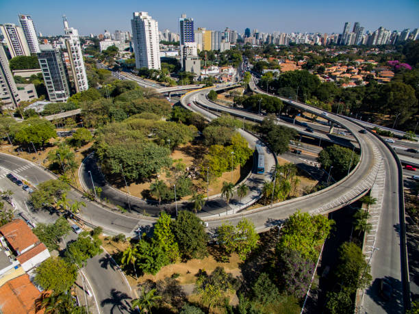 istock Bird's eye view of the crossroads 1007710518