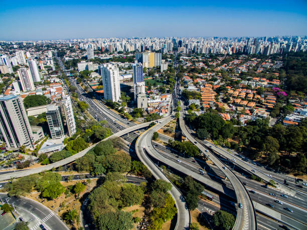 istock Bird's eye view of the crossroads 1007710530
