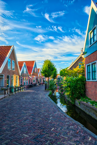 Volendam - pequeño pueblo holandés histórico (HDRi) photo
