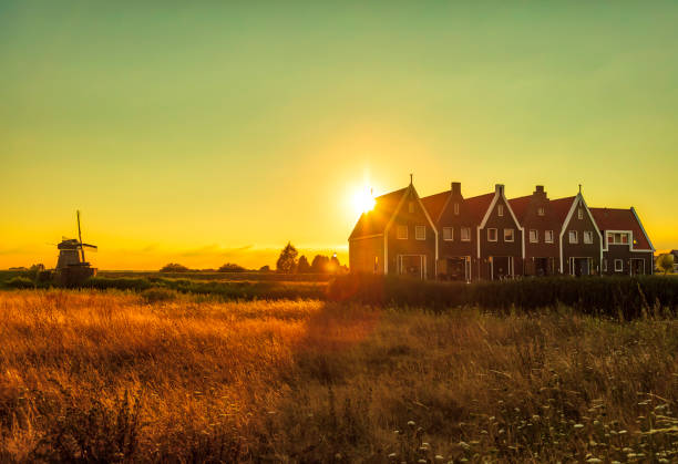 istock Volendam - small historical Dutch village (HDRi) 1007739488