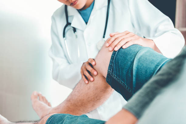 istock Doctor consulting with patient Knee problems Physical therapy concept 1007757630