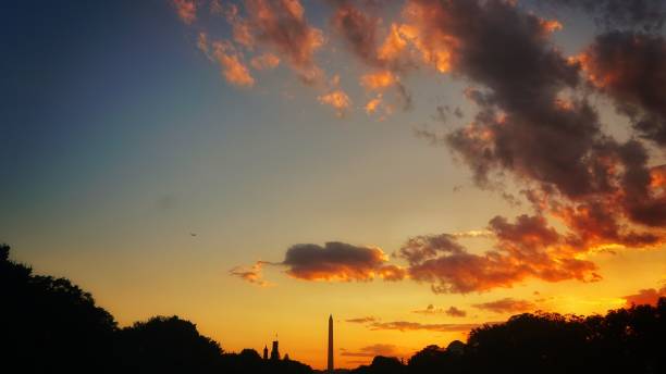 istock Far away view of the Washington Monument at Sunset 1007758026