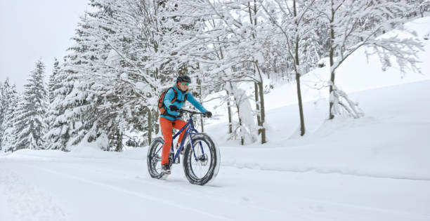 istock Female mountain biker riding fatbike 1007763372