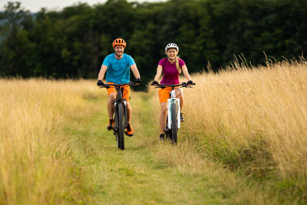 istock e mountain biking couple in grassland 1007781812