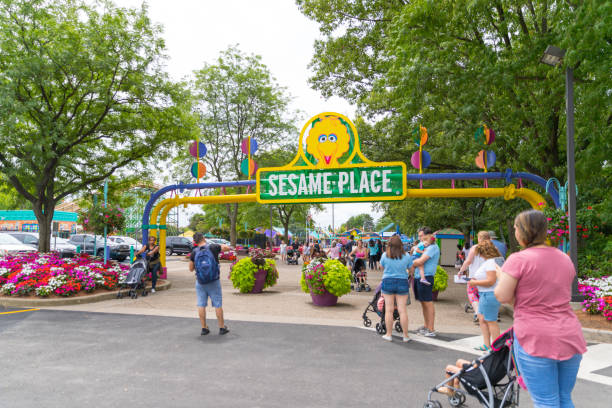 sesame place ist ein kinder freizeitpark - sesame street fotos stock-fotos und bilder