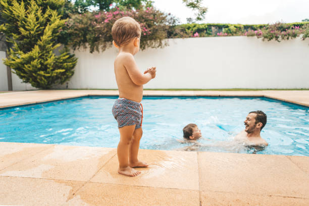 istock Family at the pool 1007960762