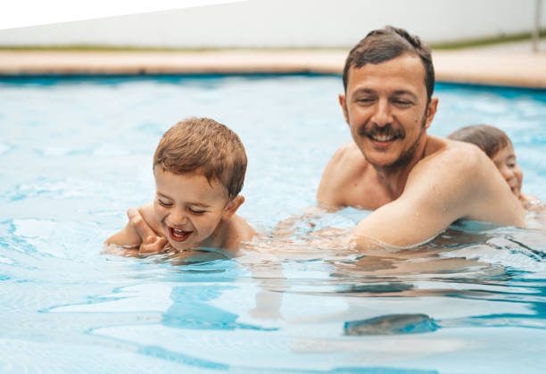 istock Family at the pool 1007961830