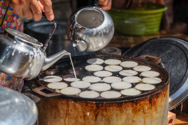 istock Making of Thai sweetmeat khanomkhrok 1007968150