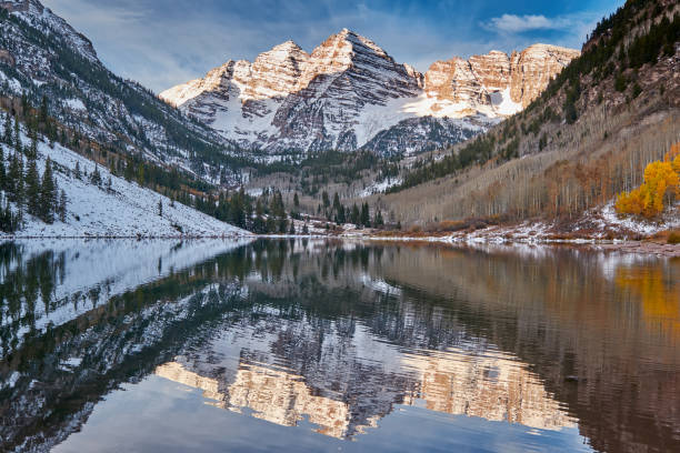 istock Maroon Bells and Maroon Lake landscape 1007997624