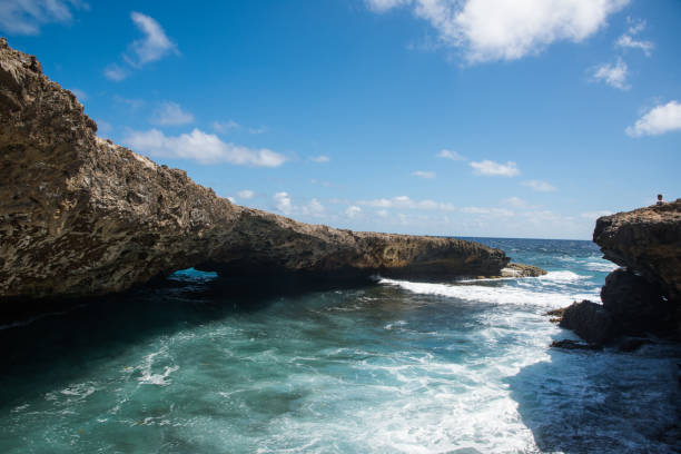 istock Natural Bridge Formation at Shete Boka natural park, Curacao 1008015738