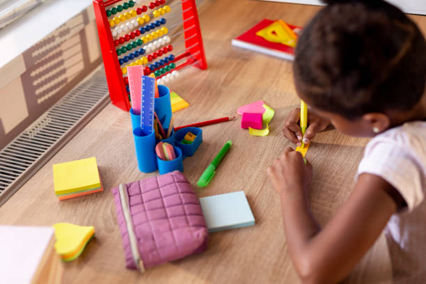 istock Little girl drawing on sticky notes 1008016152