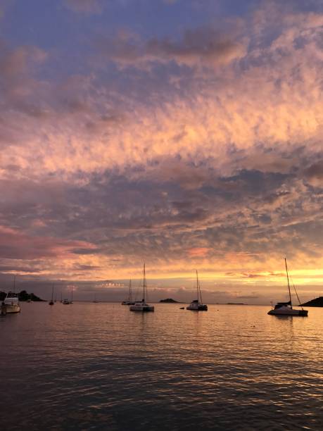 istock Amazing Pink and Purple Sunset 1008027618