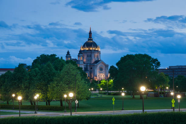istock Cathedral of Saint Paul 1008060334