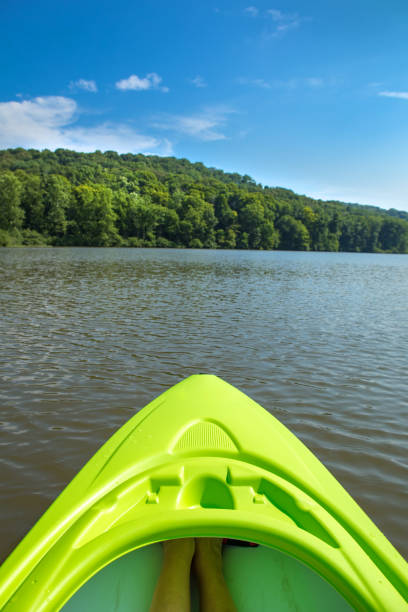 istock Green Kayak on the Lake 1008065316